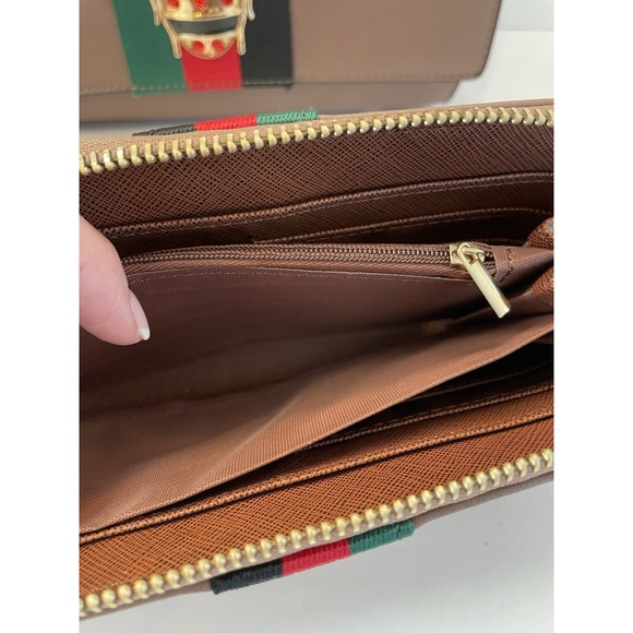 NWT Queen Bee Calin Collection Handbag Made Of VEGAN Leather Includes Wallet. - Picture 7 of 7